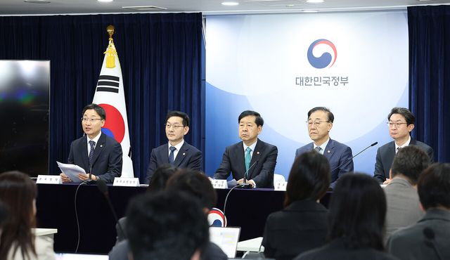 국토교통부, 기획재정부 등 관계부처는 15일 오전 정부서울청사에서 부동산 관계장관회의를 열었다. 국세청 제공 [뉴스락]