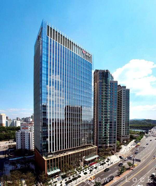 LG유플러스가 자사주 소각과 신규 매입을 통해 ‘밸류업 플랜’을 본격 시행한다. 사진은 LG유플러스 용산사옥 전경. LG유플러스 제공 [뉴스락]