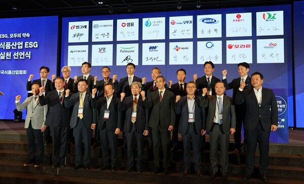 오뚜기가&nbsp;지난&nbsp;20일 서울 영등포구 중소기업중앙회&nbsp;KBIZ홀에서 열린 '2025&nbsp;식품산업&nbsp;ESG&nbsp;공동실천 선언식'에 참석했다. 오뚜기 제공 [뉴스락]