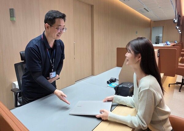 삼성전자가&nbsp;오는 11월&nbsp;22일까지 전국&nbsp;117개 삼성스토어에서 삼성전자 노트북 사용 고객을 대상으로&nbsp;'삼성 노트북 무료점검'을 실시한다. 사진 삼성전자 [뉴스락]