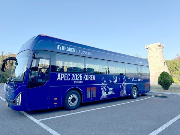 SK이노베이션이 지원하는&nbsp;APEC CEO&nbsp;서밋 행사의 수소 셔틀버스 모습. SK이노베이션 제공 [뉴스락]