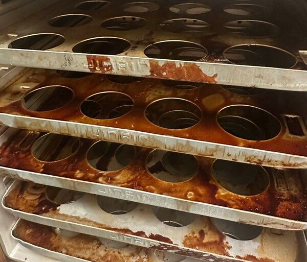 블라인드 커뮤니티에 올라온 진에어 기내식 내부 모습.&nbsp;