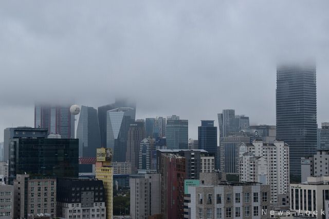 안개낀 여의도 증권가. 24.10.22 사진 = 황민영 기자