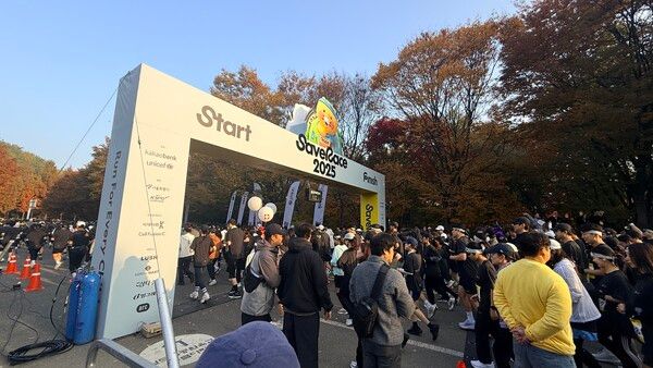 국제약품이&nbsp;기후위기로&nbsp;어려움을&nbsp;겪는&nbsp;전&nbsp;세계&nbsp;아동을&nbsp;지원하기&nbsp;위해&nbsp;진행된&nbsp;친환경&nbsp;기부&nbsp;마라톤&nbsp;'Save&nbsp;Race&nbsp;2025(세이브레이스)'의&nbsp;공식&nbsp;파트너로&nbsp;참여했다. 국제약품 제공 [뉴스락]