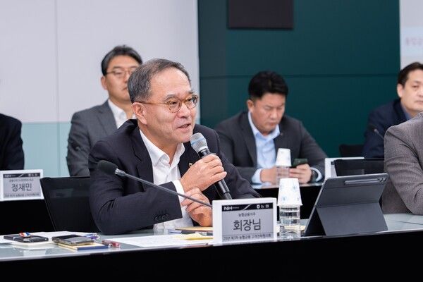NH농협금융 이찬우 회장이 회의를 주재하고 있다. NH농협금융 제공 [뉴스락]