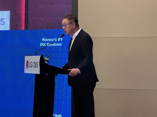 현신균 LG CNS 사장이 9일 서울 여의도 콘래드호텔에서 열린 기업공개(IPO) 기자간담회에서 발표를 하고 있는 모습. 사진=강동완 기자 [뉴스락]