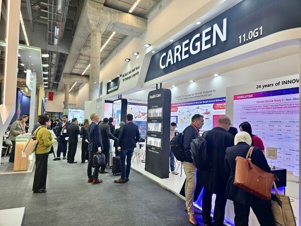 펩타이드 전문 바이오기업 케어젠이 지난 10월 28일부터 30일까지 독일 프랑크푸르트에서 열린 세계 최대 제약·바이오 전시회 'CPHI Worldwide 2025'에 참가해 자사 핵심 파이프라인과 펩타이드 기반 기술력을 선보였다. 케어젠 제공 [뉴스락]