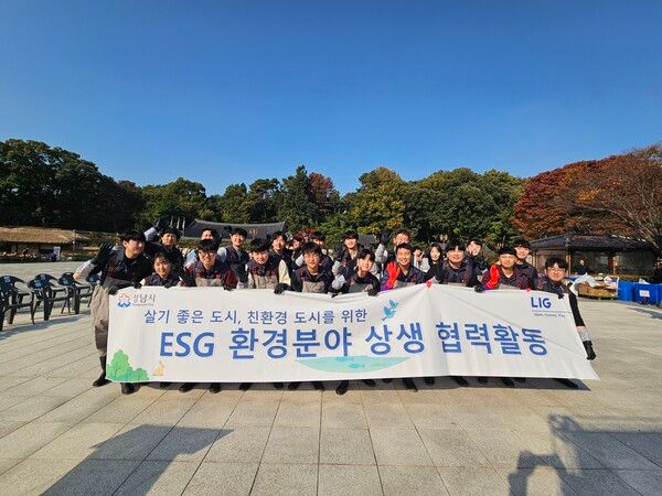 LIG넥스원이 성남시를 비롯한 관내 주요 기관/기업들과 함께 생태계 복원을 위한 환경정화 활동을 펼쳤다. 사진 LIG넥스원 [뉴스락]