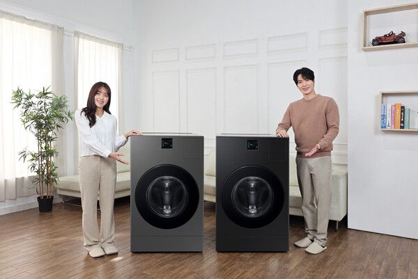 삼성전자 모델이 '비스포크 AI 콤보' 신규 색상 신제품을 소개하고 있다. 삼성전자 제공 [뉴스락]