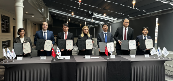 한국도로공사는 지난 22일(현지시간) 튀르키예에서 ‘크날르∼말카라(Kınalı-Malkara) 고속도로’ 운영·유지관리(O&M) 사업 참여를 위한 확약서(Commitment Letter)를 체결했다. 사진 한국도로공사 [뉴스락]