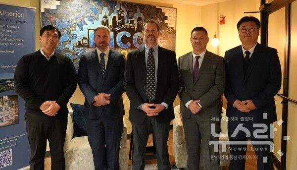 올해의 자랑스러운 효성인상 수상자 5인 (좌측부터 브랜든 김PM, 알렉스 에버트PL, 빈스 키오도상무, 라이언 번스PL, 김형규PL). 사진=효성그룹 [뉴스락]