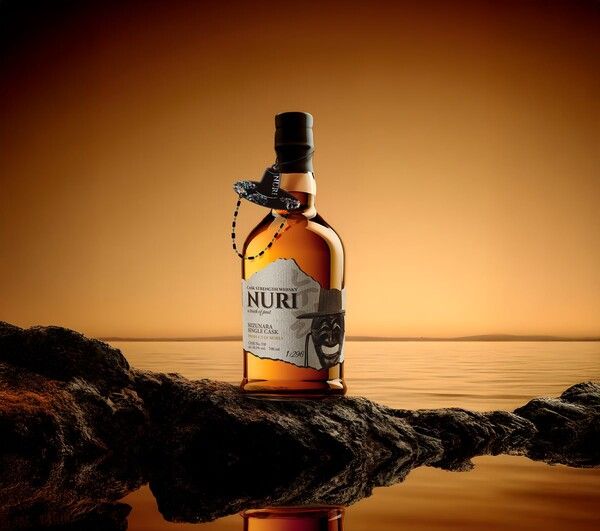 신세계면세점이 종합주류회사 부루구루와 협업해 프리미엄 국산 위스키&nbsp;‘누리(NURI) 미즈나라 싱글 캐스크&nbsp;No.330’을 단독 출시했다. 신세계면세점 제공 [뉴스락]