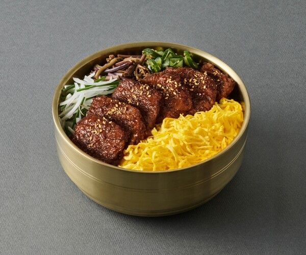 다이닝브랜즈그룹의 한우 다이닝 브랜드 ‘창고43’은&nbsp;점심 메뉴를 리뉴얼한 지난해 5월 이후 올해 1월까지 고객 수가 전년 동기 대비 144% 증가했다.&nbsp;다이닝브랜즈그룹 제공 [뉴스락]