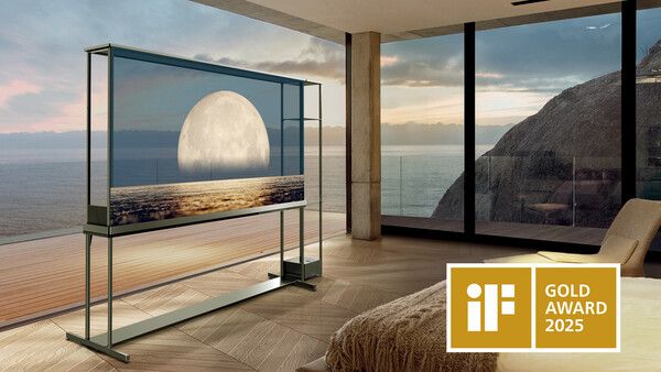 LG전자의 세계 최초 무선·투명 TV인 'LG 시그니처 올레드 T'가 'iF 디자인 어워드'에서 최고상인 금상을 수상했다. LG전자 제공 [뉴스락]