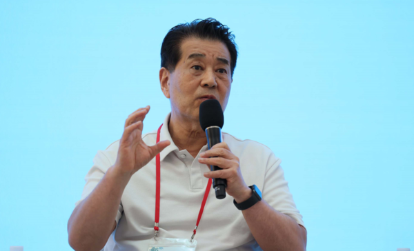 포스코그룹 장인화 회장이 1일 포항 체인지업그라운드에서 열린 타운홀미팅에서 직원들의 질문에 답변하고 있다. 포스코홀딩스 제공 [뉴스락]