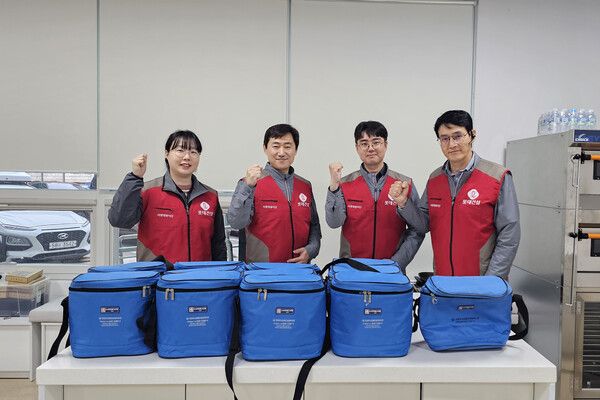 롯데건설&nbsp;샤롯데&nbsp;봉사단이&nbsp;의정부&nbsp;지역에서&nbsp;봉사활동&nbsp;후&nbsp;기념촬영을&nbsp;하고&nbsp;있다. 롯데건설 제공 [뉴스락]