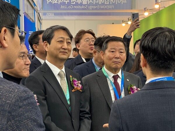 안덕근 산업통상자원부 장관과 이철규 국회 산자위원장. 사진=강동완 기자 [뉴스락]