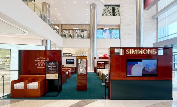 시몬스는&nbsp;신세계백화점 대전점 1층에 ‘뷰티레스트 런칭 100주년 기념 팝업스토어’를 오픈했다. 시몬스 제공 [뉴스락]&nbsp;