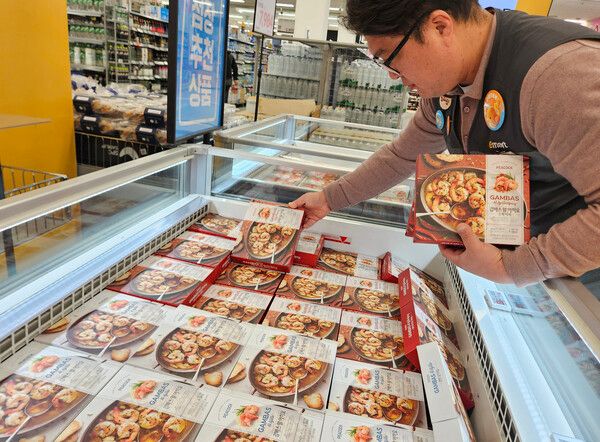 이마트가 7일부터 오는 13일까지 일주일 간 '피코크, 노브랜드 글로벌 미식 대전'을 통해 주요 인기 해외 먹거리 20% 할인 등 행사를 진행한다. 이마트 제공 [뉴스락]