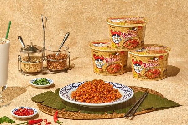 삼양식품&nbsp;'큰컵 푸팟퐁커리 불닭볶음면'.&nbsp;삼양식품 제공 [뉴스락]