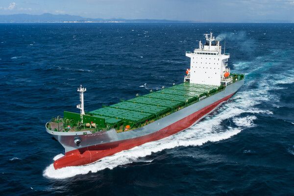 HD현대미포가&nbsp;2022년 인도한&nbsp;1,600TEU급 컨테이너선. HD현대 제공 [뉴스락]