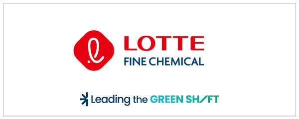 (위)롯데정밀화학 로고, (아래)신규 BI 슬로건. 이날 롯데정밀화학은 신규 BI 및 슬로건을 공개했다. 신규 슬로건은&nbsp;‘Leading the Green shift’이며,&nbsp;고부가 스페셜티 솔루션을 통해 지속가능한 성장으로의 패러다임 전환 선도한다는 의미다.&nbsp;또한 새로운 핵심가치를&nbsp;Safety(안전), Specialty(기술특화), Customization(고객맞춤), Sustainability(지속가능성)로 정했다. 사진 롯데정밀화학 [뉴스락]