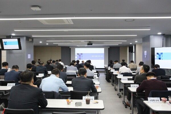 삼표그룹은 지난 25일 서울 바비엥2 교육센터에서 ‘2025년 임원 안전 세션’을 열고 전 계열사 임직원들의 안전 의식을 제고하고 작업환경 개선을 위한 맞춤형 교육을 진행했다. 사진 삼표그룹 [뉴스락]