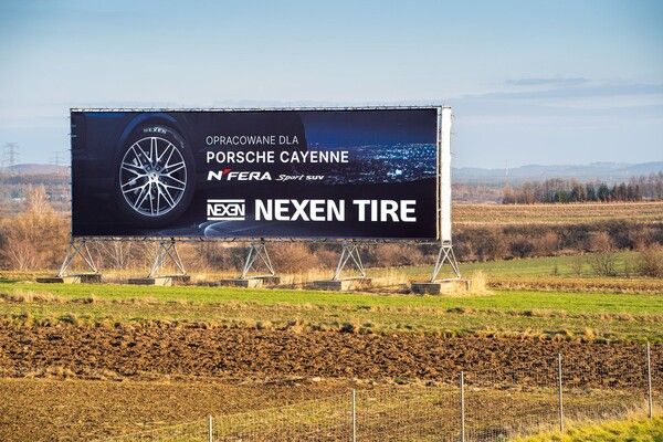 폴란드 바르샤바의 넥센타이어 옥외광고 이미지. 넥센타이어 제공 [뉴스락]