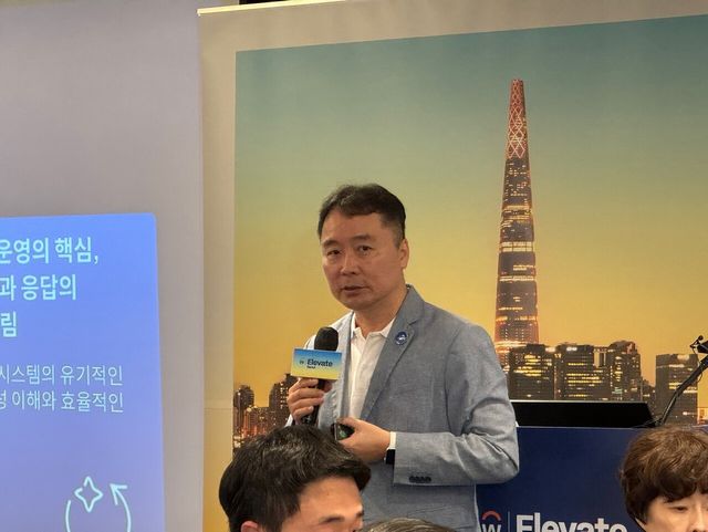 정응섭 워크데이코리아 지사장이 '워크데이 엘리베이트 서울&nbsp;2025(Workday Elevate Seoul 2025)'에서 발표를 하고 있다. 사진=강동완 기자 [뉴스락]