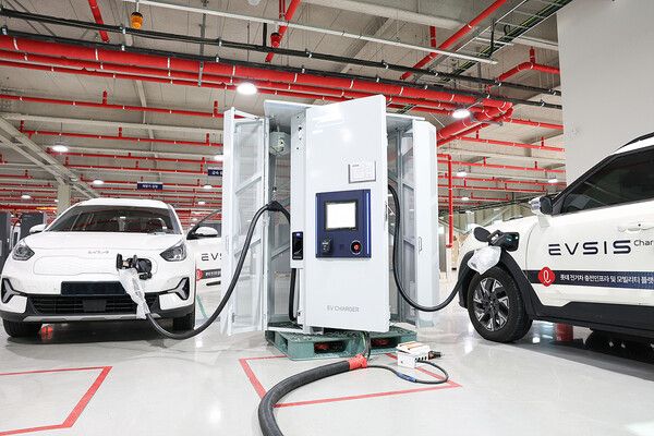 롯데이노베이트의 자회사&nbsp;EVSIS가 전기차 충전기 케이블 도난 방지 기술을 한국과 미국에 특허 출원했다. 사진 롯데이노베이트 [뉴스락]