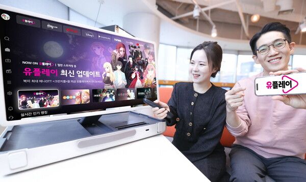LG유플러스 임직원이&nbsp;‘크런치롤’의 신작을 소개하는 모습. LG유플러스 제공 [뉴스락]