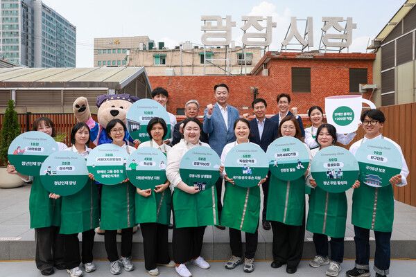 스타벅스가 오늘(29일) 광장시장에 스타벅스의&nbsp;12번째 스페셜 스토어이자 전통시장 내에 오픈하는 두 번째 매장인 광장마켓점을 선보인다. 스타벅스 제공 [뉴스락]