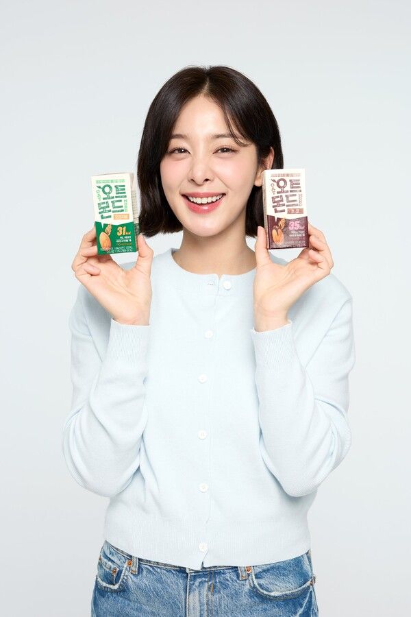 롯데칠성음료가 식물성 음료 브랜드 오트몬드&nbsp;광고 모델로 배우 설인아를 발탁했다.&nbsp;롯데칠성음료 제공 [뉴스락]