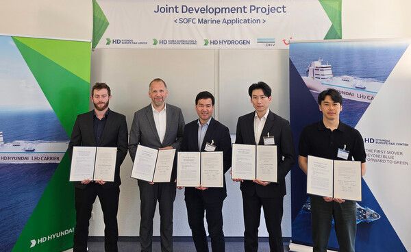 &nbsp;HD현대는 최근 계열사인&nbsp;HD한국조선해양과&nbsp;HD유럽연구센터, HD하이드로젠이 노르웨이 선급(DNV),&nbsp;독일 대표 크루즈 선사 투이 크루즈(TUI Cruises)와 함께&nbsp;‘고체산화물연료전지(SOFC)&nbsp;시스템의 크루즈선 적용을 위한 공동개발 프로젝트(JDP)’에 착수했다. 사진 HD현대 [뉴스락]