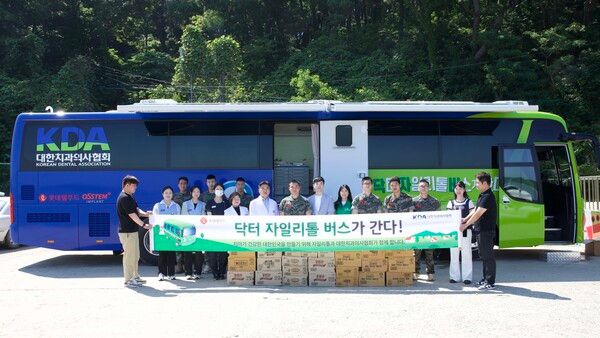 롯데웰푸드가&nbsp;6.25전쟁&nbsp;75주년을 맞아 국가 안보와 국민의 안위를 위해 격오지에서 헌신하는 국군 장병을 대상으로 사회공헌활동을 펼쳤다.&nbsp;롯데웰푸드 제공 [뉴스락]