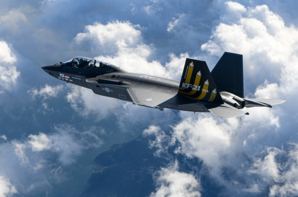 KF-21 시제기 복좌형(4호기). KAI 제공 [뉴스락]