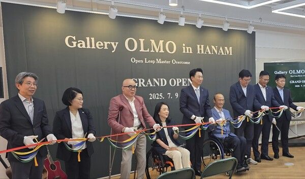 현대제철은 지난&nbsp;7월&nbsp;9일 경기도 하남시에서 문화예술 전문 장애인 표준사업장인&nbsp;'올모하남'의 개소식에 참석해 지분 투자 및 운영 지원을 약속했다. 사진 현대제철 [뉴스락]