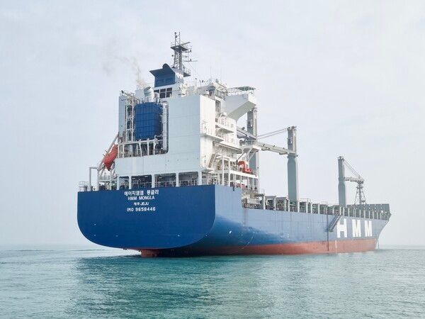 선상 이산화탄소 포집·저장시스템(OCCS)이 탑재된 HMM의 2200TEU급 컨테이너 운반선. 사진 삼성중공업 [뉴스락]