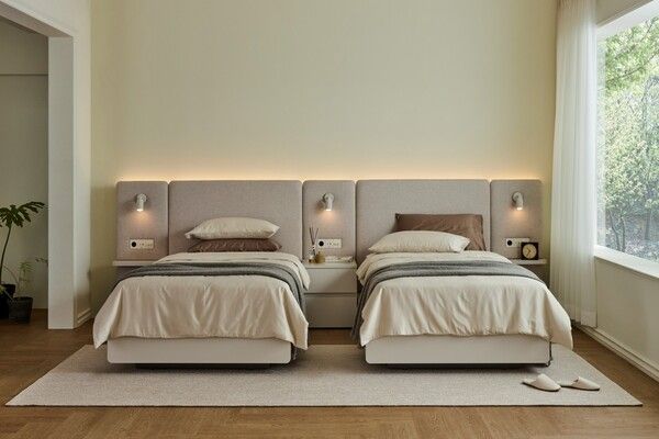 슬리포노믹스 트렌드가 확산되면서 수면의 질을 높이기 위한 침실 인테리어 수요가 증가하는 가운데, 한샘의 호텔침대가 프리미엄 수면 솔루션으로 주목받고 있다. 한샘 제공 [뉴스락]