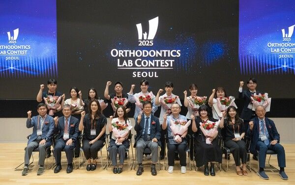 오스템임플란트는&nbsp;치과 교정 기공 분야 임상 지원 및 전문가 발굴,&nbsp;육성을 위해 개최한&nbsp;'교정 기공 컨테스트'가&nbsp;많은 참가자의 관심과 호평을 받으며 성공적으로 마무리했다. 오스템임플란트 제공 [뉴스락]
