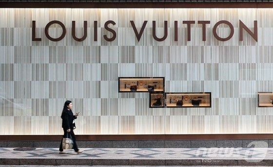 서울 시내 한 루이비통 매장의 모습.