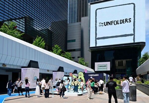 삼성전자가 지난달&nbsp;25일부터 서울 코엑스 전역에서 운영 중인&nbsp;'The&nbsp;Galaxy UNFOLDERS(더 갤럭시 언폴더스)' 체험존이 15일 만에 누적&nbsp;방문객&nbsp;10만 명을 돌파하며 큰 인기를 끌고 있다. 사진 삼성전자 [뉴스락]