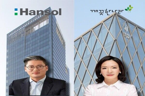 좌측부터 한경록 한솔제지 대표, 최현수 깨끗한나라 대표. [뉴스락 편집]