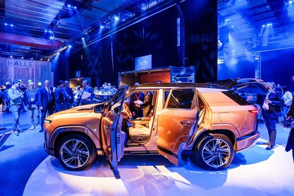 KG&nbsp;모빌리티가 지난 1월 튀르키예 시장에 이어 독일에서 딜러 콘퍼런스를 갖고 액티언과 무쏘 EV 등을 선보이며 수출 시장 공략에 박차를 가했다. 사진 KGM [뉴스락]