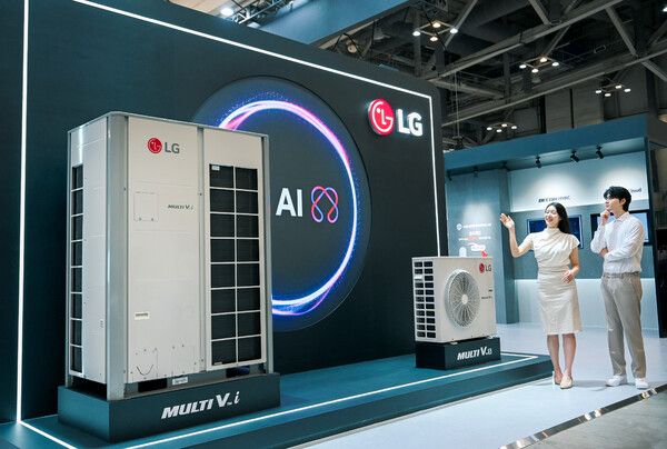 'AI 엔진'을 통해 실내외 온도 변화를 감지해 냉방 세기를 스스로 조절하고, 실내 환경이 쾌적해지면 절전 모도르 전환해 전기까지 아껴주는 LG전자 시스템에어컨 ‘멀티브이 아이(Multi V i)와 ‘멀티브이 에스(Multi V S)’. 사진=LG전자 [뉴스락]