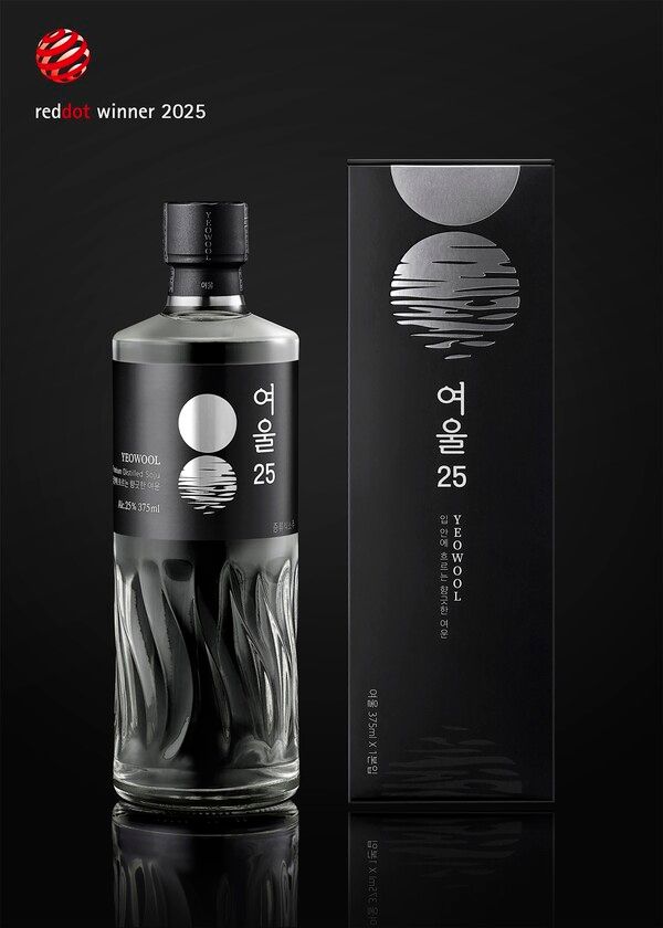 롯데칠성음료의 증류식 소주 '여울'이 '레드닷 디자인 어워드(Red Dot Design Award)'에서 브랜드&커뮤니케이션 디자인 부문 본상을 수상했다. 롯데칠성음료 제공 [뉴스락]