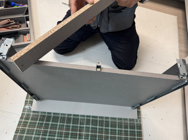 싱크대 서랍 랩핑 조치 전 사진. 제보자 제공 [뉴스락]