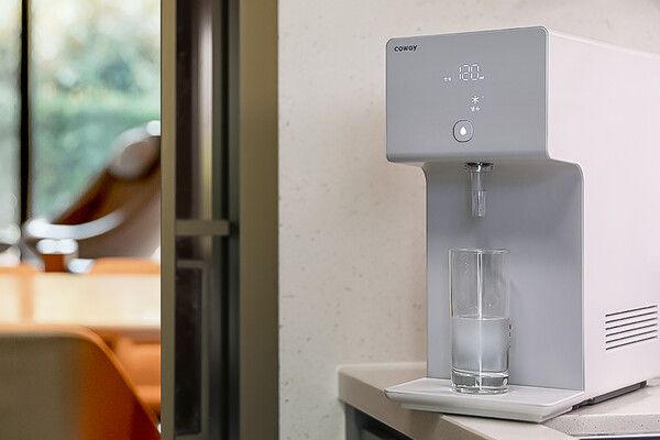 코웨이가 제주신화월드와 함께 코웨이 프리미엄 제품을 한 자리에서 체험할 수 있는 특별 객실 '패밀리 스위트 케어링룸'을 선보인다, 코웨이 제공 [뉴스락]