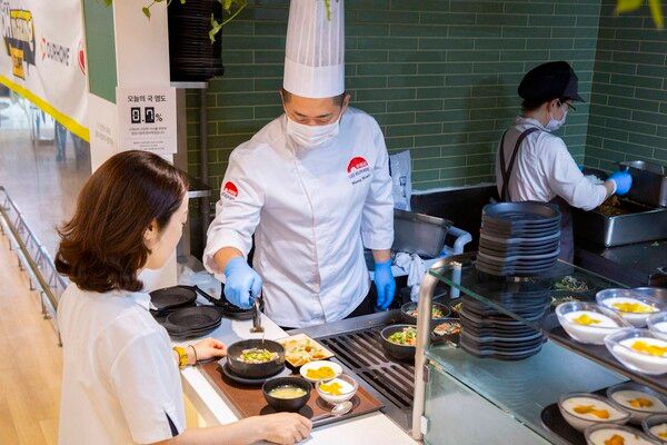 아워홈이 사내식당 협업 프로젝트 '오메이징(OHmazing)&nbsp;레시피' 이벤트를 개최하고 고객 경험 차별화에 나섰다. 아워홈 제공 [뉴스락]