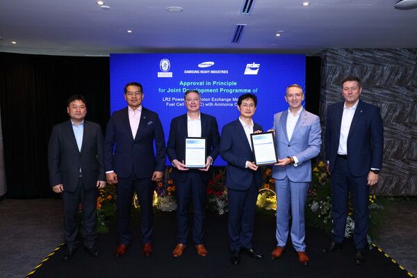 (오른쪽부터)Drago Pinteric BV선급 부사장, Alex Gregg Smitch BV선급 선임 부사장, 장해기 삼성중공업 기술개발본부 부사장, Nick Potter AET 사장, Zahid Osman MISC 사장, 김동주 삼성중공업 기술영업팀장. 사진=삼성중공업 [뉴스락]